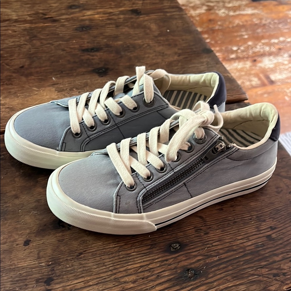 Taos Footwear Gray Canvas Sneakers